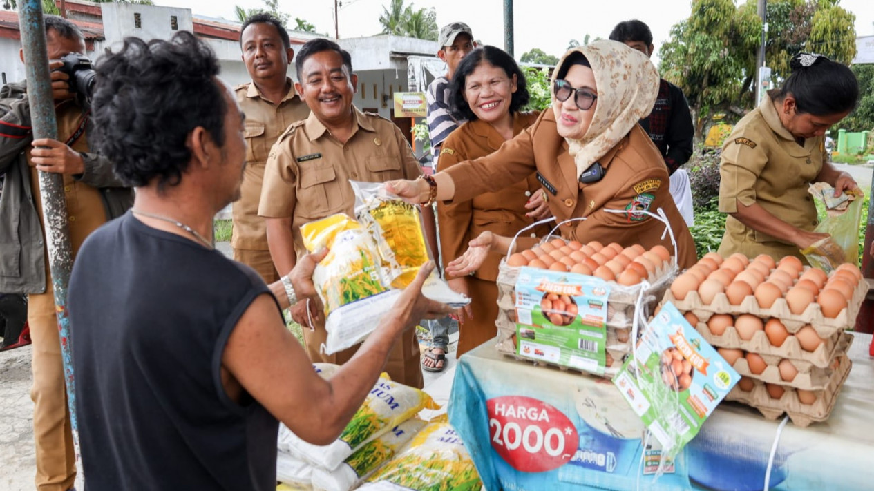 Tekan Inflasi dan Lonjakan Harga Menjelang Nataru, Pemko Pematang Siantar Gelar Pasar Murah di 20 Titik
            - galeri foto