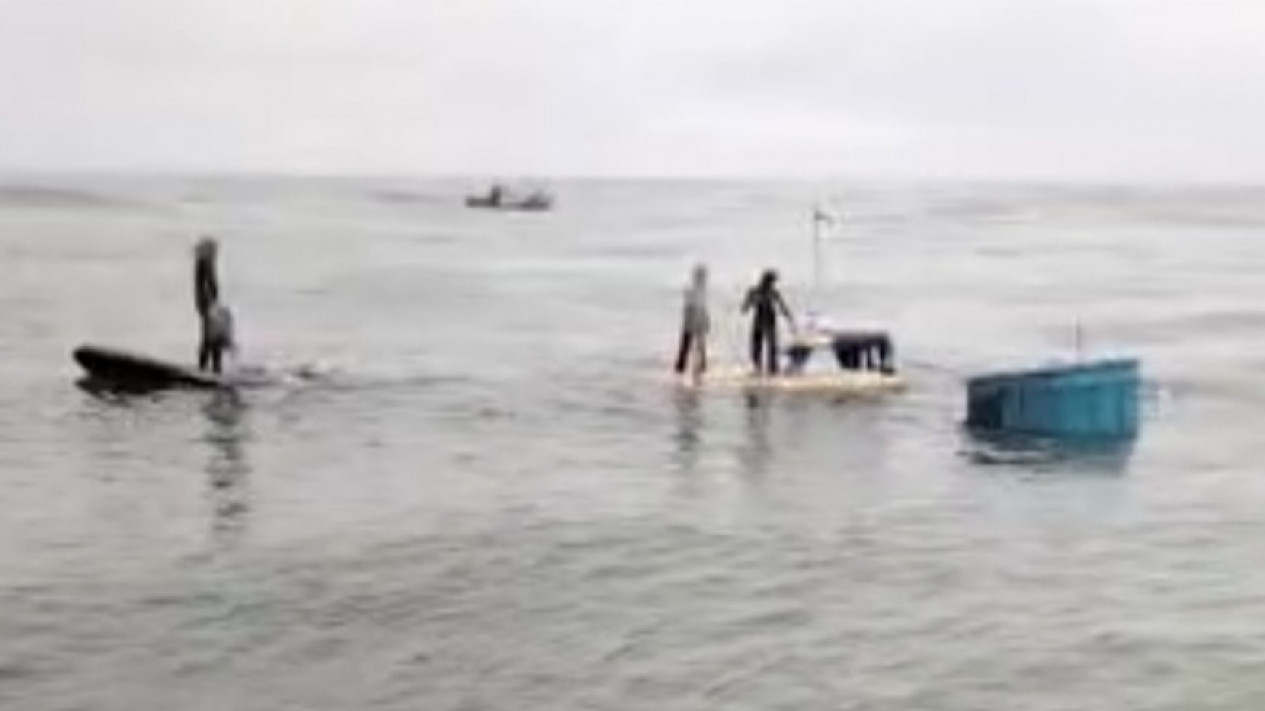 Dihantam Badai, Kapal Nelayan Karam di Perairan Meulaboh 2 ABK Selamat
            - galeri foto