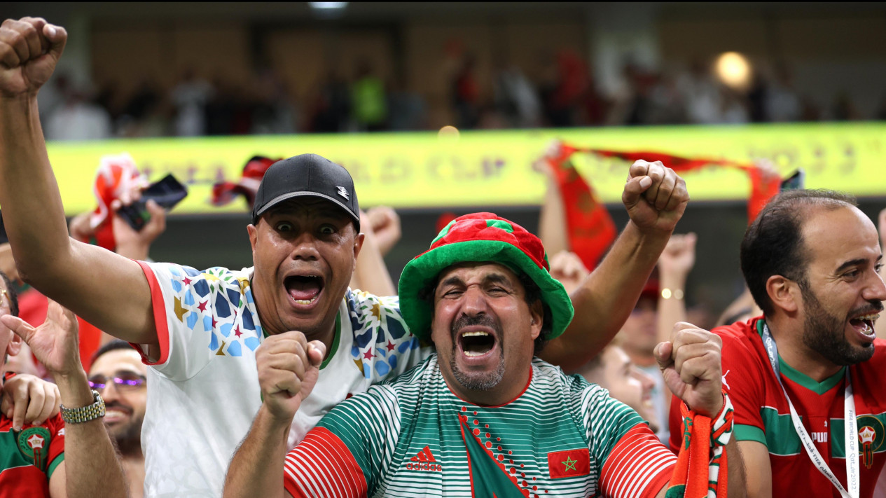 Penerbangan ke Qatar Tiba-tiba Dibatalkan, Ribuan Suporter Maroko Gagal Dukung Timnya Saat Menghadapi Prancis
            - galeri foto