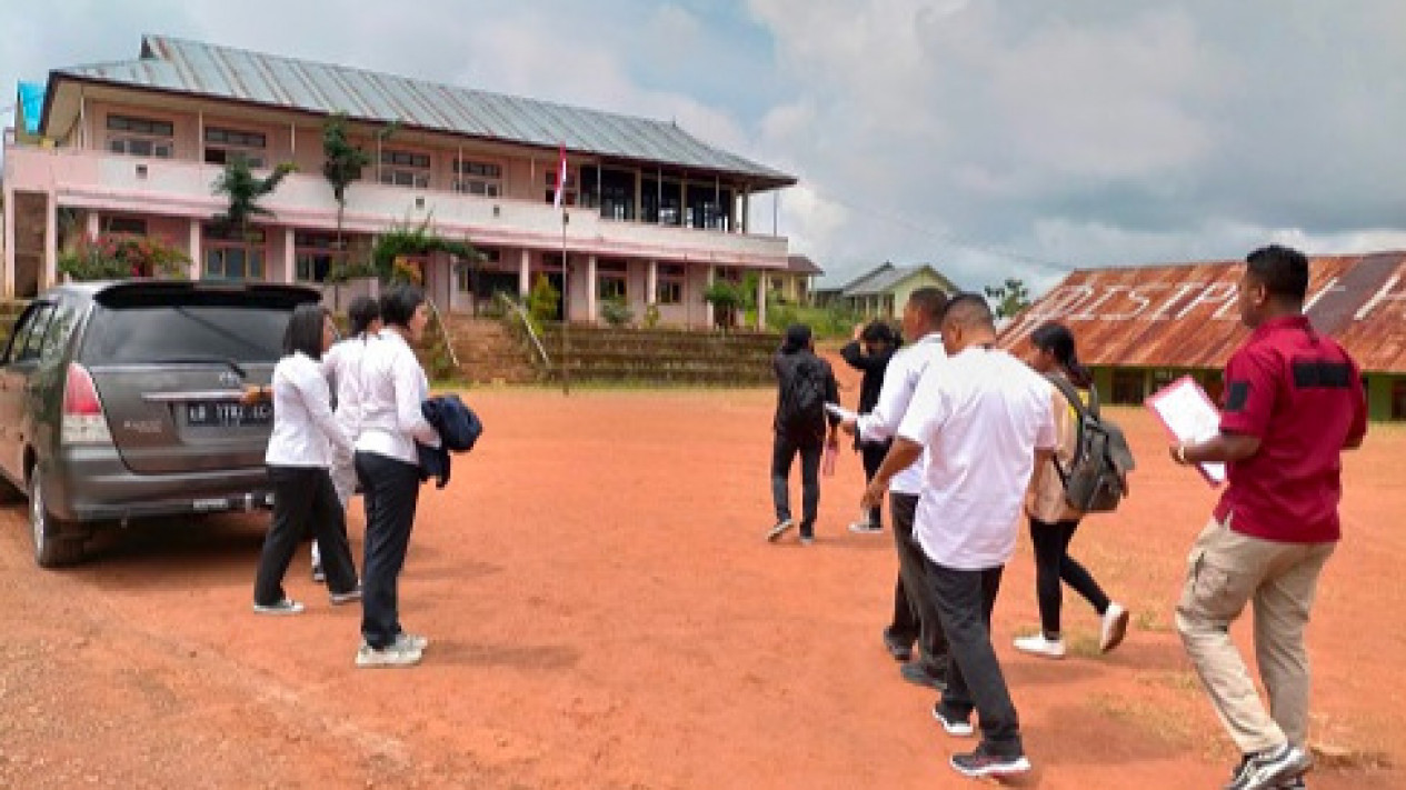 Guru SMKN di Manggarai Diduga Lecehkan 17 Siswi, Polisi Datangi TKP
            - galeri foto