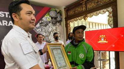 Polrestabes Semarang Beri Penghargaan pada Driver Ojol yang Tangkap Pelaku Pelecehan Seksual