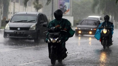 5 Tips Aman Berkendara di Musim Hujan