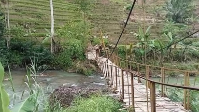 Jembatan Gantung Rawayan di Tasikmalaya Amblas, Warga di Tiga Kedusunan Terisolasi
