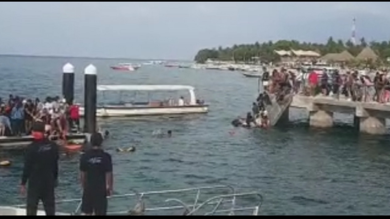Insiden Jembatan Ambruk di Pelabuhan Nusa Penida, Kemenhub Disiplinkan Penggunaan Boarding Pass
            - galeri foto