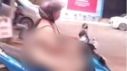 Viral, Seorang Wanita di Banjarmasin Bikin Heboh karena Mengendarai Sepeda Motor Hanya Pakai Bra