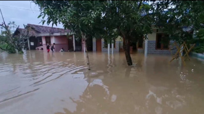Banjir di Desa Ketitang Wetan Pati Meluas dan Ketinggian Air Bertambah Serta Merendam Sejumlah Fasilitas Umum