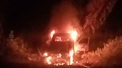 Kepergok Curi Kabel Listrik, Mobil Pelaku Dibakar Massa