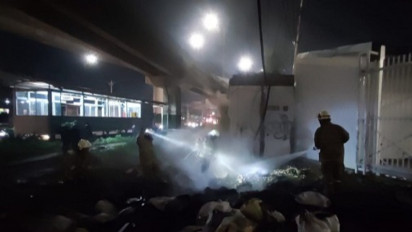 Sebuah Dealer di Cakung Terbakar