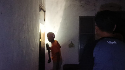 Apes Saat Asyik Makan Diluar, Seorang Lansia Lupa Pakai Lilin Saat Lampu Padam Hingga Habis Terbakar Satu Rumah