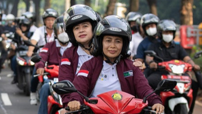 Berboncengan dengan Menteri Bintang, Puan Naik Motor Listrik ke GBK