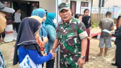 Korban Kebakaran Rumah Akibat Mobil Pengangkut Minyak Ilegal Meledak Dapat Bantuan dari TNI