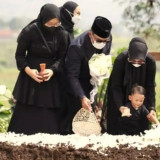 Mengharukan, Pesan Ridwan Kamil Kepada Kucing yang Kerap Menunggu Makam Eril