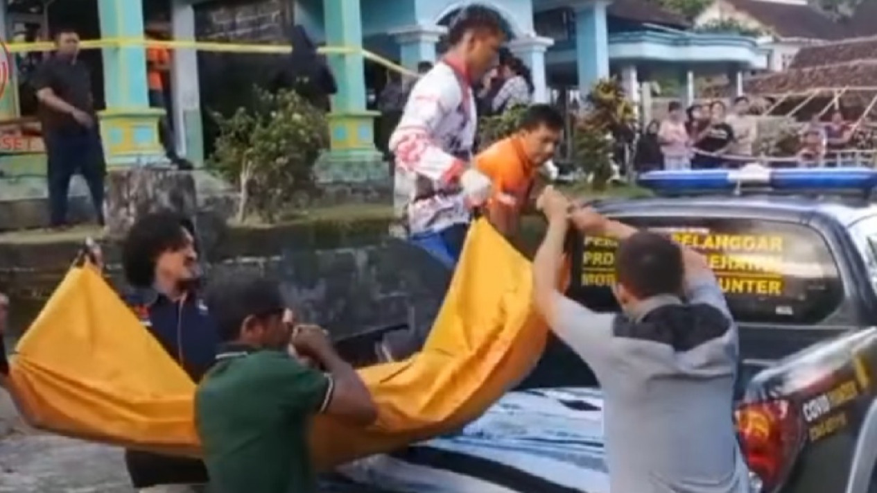 Ibu Muda di Malang Tewas Dengan Kondisi Mengenaskan, Saksi: Ada Dugaan Perselingkuhan 
            - galeri foto