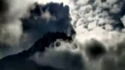 Gunung Merapi Kembali Luncurkan Guguran Lava Pijar 1,5 Kilometer