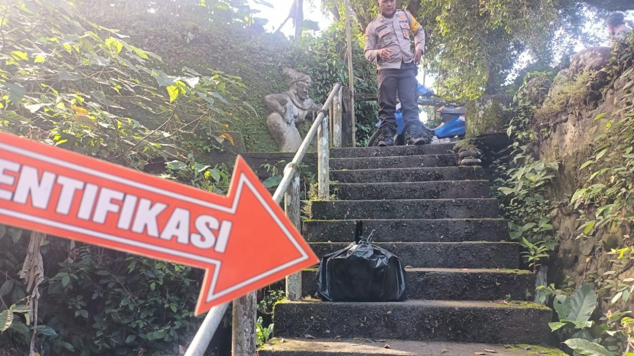 Mayat Bayi Dibuang di Tangga Sungai Di Bali, Polisi Buru Pelaku
            - galeri foto