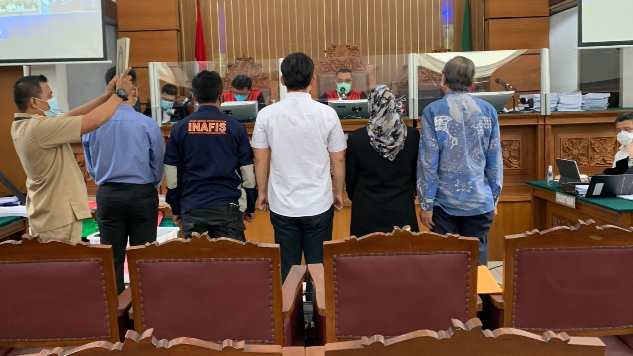 Ahli Ungkap Nama-nama Anggota Grup WA Duren Tiga: Ada Kontak Atas Nama 'Tuhan Yesus'
            - galeri foto