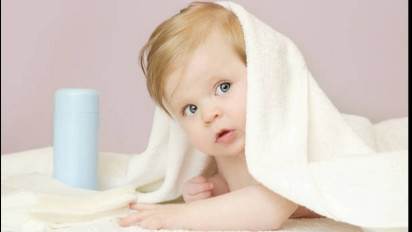 Perlukah Bayi Pakai Bedak? Begini Penjelasan dr. Sabrina Raissa