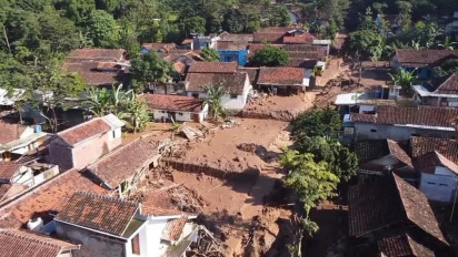 Banjir Bandang Terjang Permukiman Warga di Desa Sawahdadap Sumedang Jawa Barat, Sekda Sebut Ini Penyebabnya