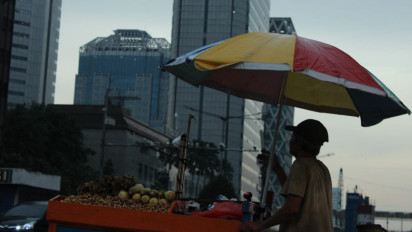 BMKG Keluarkan Peringatan Dini Potensi Hujan Disertai Petir dan Angin Kencang Sebagian Wilayah DKI Selasa 20/12