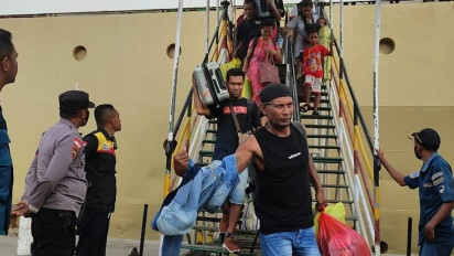 Jelang Nataru, Ribuan Penumpang Kapal Sudah Mulai Merapat ke Pelabuhan Lorens Say