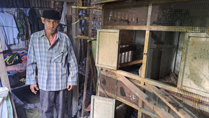 Miris, Kakek Lansia Hidup Serumah dengan Kandang Ayam dan Makan dengan Garam