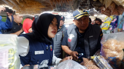 Gempur Rokok Ilegal, Bupati Ikfina Gelar Operasi Pasar Cek Rokok dengan Pita Cukai Palsu