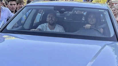 Romantis, Lionel Messi Pulang Kampung, Istrinya Sendiri yang Jemput dengan Mobil Pribadi