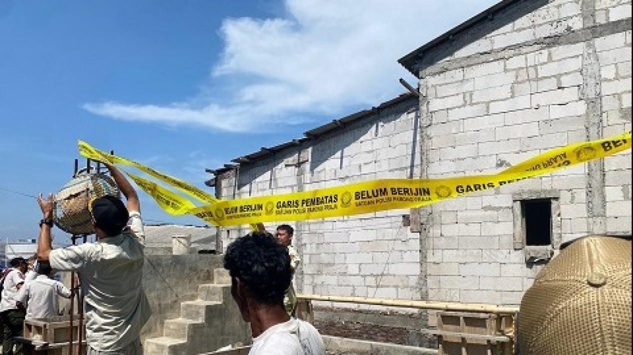 Tak Berizin, Tower BTS di Tambak Lorok Semarang Disegel Satpol PP
            - galeri foto