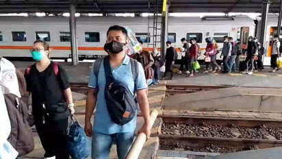 Arus Mudik Nataru di Stasiun Poncol Semarang Mulai Ramai, Banyak yang Mudik Awal