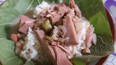 Nikmatnya Sego Tewel Khas Tambakromo Pati, Disajikan dengan Alas Daun Jati