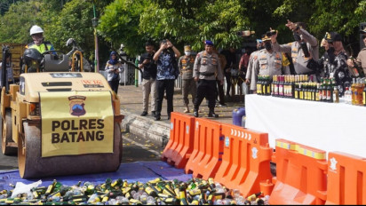Jelang Natal dan Tahun Baru, Polres Batang Musnahkan Ribuan Botol Minuman Keras