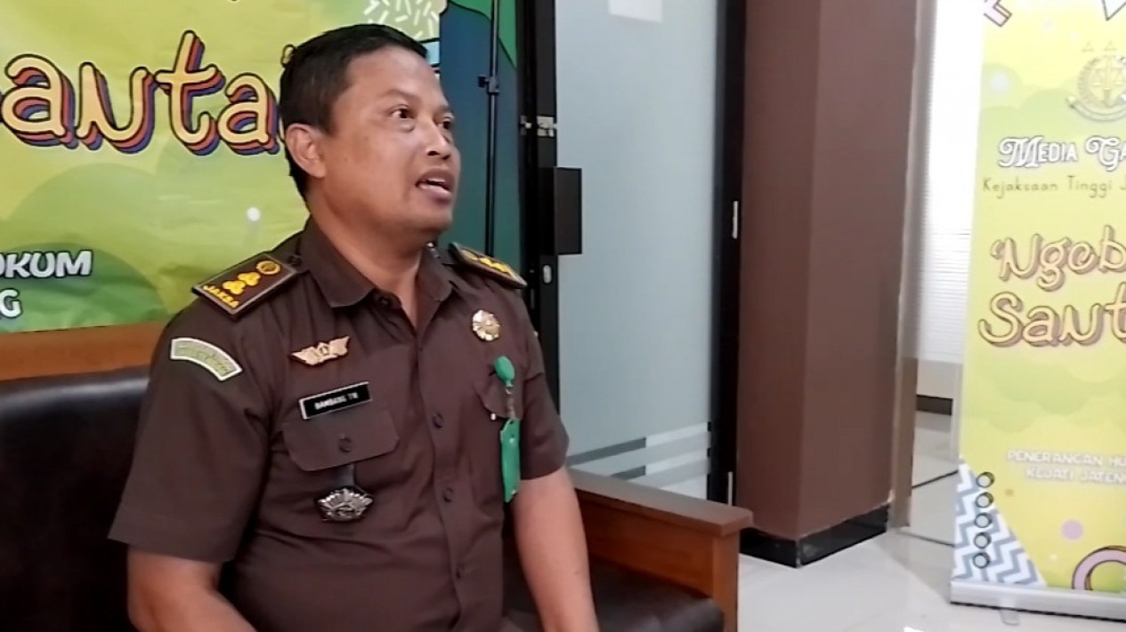 Pengusaha yang Pernah Mengaku Diperas Jaksa Ditangkap di Bandara Ahmad Yani Semarang
            - galeri foto