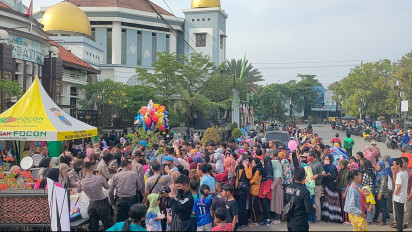 Peringati Hari Ibu, Polres Pekalongan Kota Berbagi 1000 Porsi Soto untuk Warga