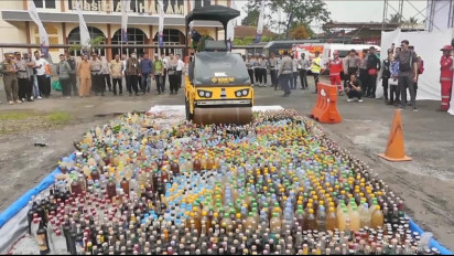 Amankan Perayaan Natal dan Tahun Baru, Polres Temanggung Musnahkan Ribuan Botol Miras