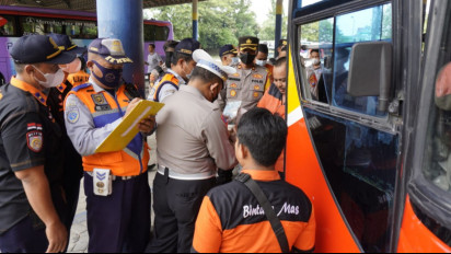 Jelang Libur Nataru, Puluhan Pengemudi Bus Bojonegoro di Tes Urin