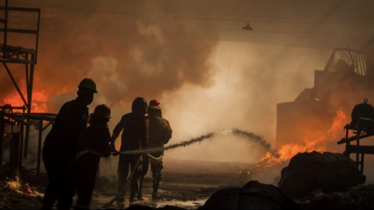 Pabrik Kerupuk di Pesanggrahan Ludes Terbakar Akibat Kebocoran Gas
            - galeri foto