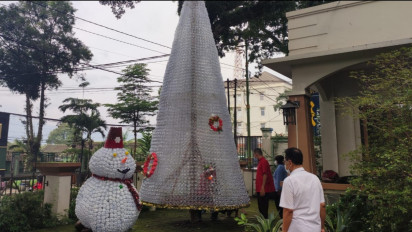 Pohon Natal dari Botol Plastik Setinggi 5 Meter Hiasi Gereja Santo Paulus Miki Salatiga