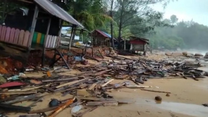 Tempat Wisata di Pesisir Pantani Singkawang Kalimantan Barat Rusak Dihantam Gelombang Tinggi