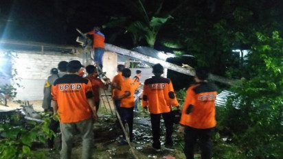 Cuaca Buruk, Puluhan Rumah Warga di Pamekasan Madura Porak Poranda Akibat Hujan Deras Disertai Angin Kencang