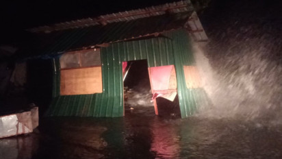 Cuaca ekstrem, Tanggul Pantai Bonea Jebol dan Ratusan Rumah Terendam Banjir ROB di Kepulauan Selayar