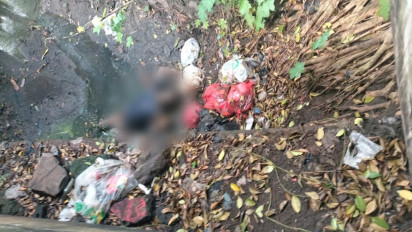 Warga Temukan Mayat Pria Tanpa Identitas dengan Kondisi Setengah Bugil Ditemukan di Saluran Air Kawasan Cipayung