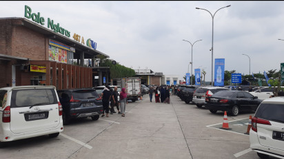 H-1 Jelang Natal, Arus Lalu Lintas di Rest Area 487A Tol Solo-Semarang Meningkat
