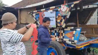 Unik, Jemaat Gereja di Boyolali Hias Gerobak Sapi Disulap Jadi Kereta Sinterklas untuk Perayaan Hari Raya Natal