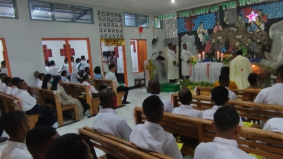 Ratusan Warga Binaan Lapas Maumere Lakukan Perayaan Malam Natal dengan Penuh Syahdu