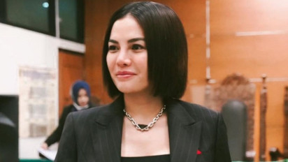 Aksi Nikita Mirzani Dorong Mic dan Lempar Berkas Saat di Persidangan, Deolipa Yumara: Sudah Tidak Beretika