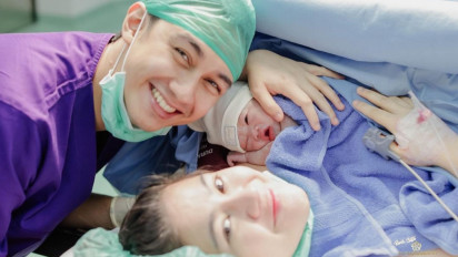 Kado Natal Terindah Untuk Keluarga Kecil Caesar Hito, Felicya Angelista: "Masih Nggak Nyangka...."