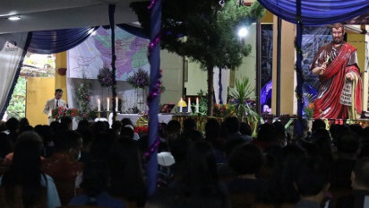 Sebulan Pascagempa Cianjur, Warga Syukuri Perayaan Natal di Tenda Depan Gereja