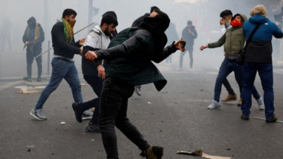 Pendukung Kelompok Partai Pekerja Kurdistan (PKK) Serang Polisi di Paris