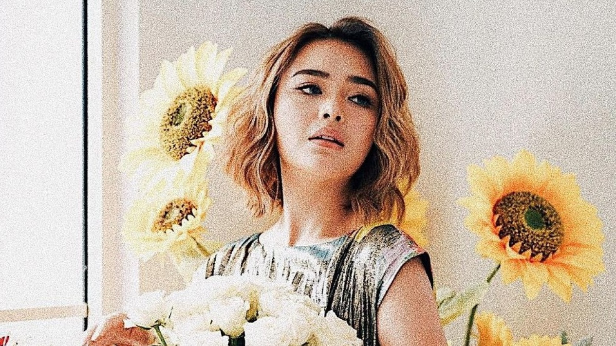 Cuti Main Sinetron, Amanda Manopo Merayakan Natal 2022 Bersama Keluarga, Jonathan Lansing Juga Diajak
            - galeri foto