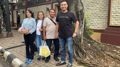 Tunangan Bharada E Datang ke Rutan Bareskrim Untuk Merayakan Natal 2022, Bawakan Ini Untuk Sang Pacar